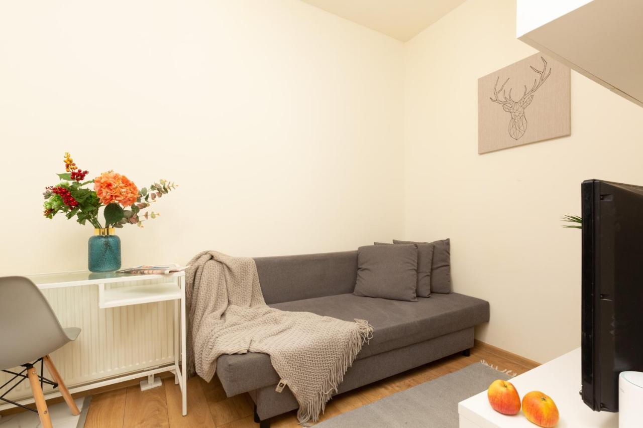 Micro Apartment Miaczynska By Noclegi Renters Varşovia Exterior foto